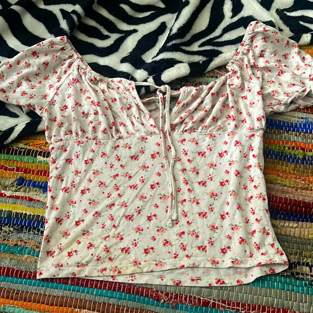 CUTE FLORAL TOP